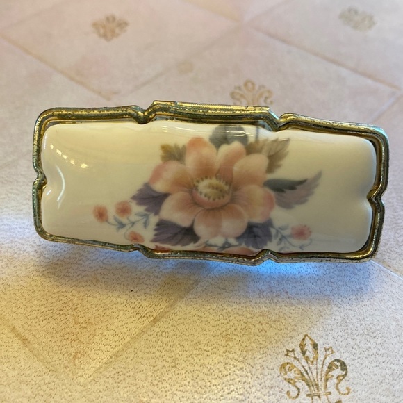 Accessories - 𝅺💖vintage Lipview lip mirror, with floral cover holder with vanity mirror